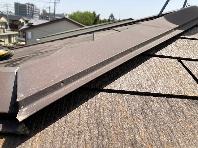 棟板金の浮き上がり